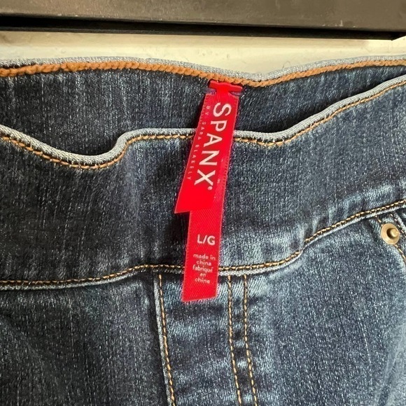 SPANX Distressed Ankle Skinny Released Hem Jeans in Medium Wash Size Large - Picture 8 of 10